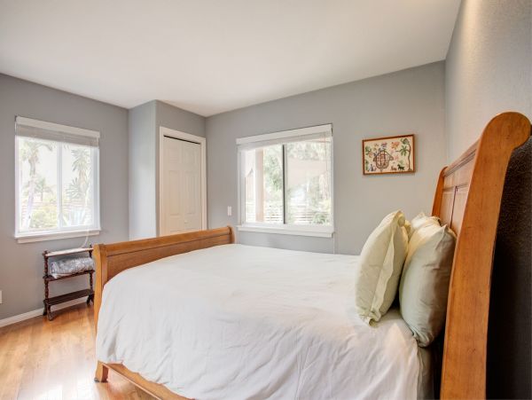 San Diego Beach Communities North Home 1012768