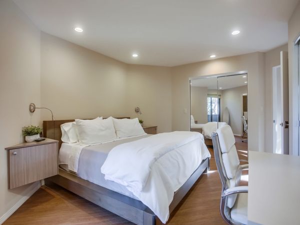 San Diego Beach Communities North Home 1012776