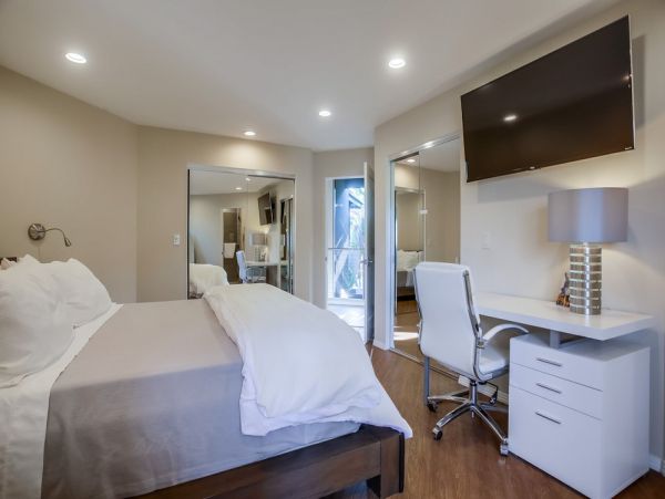 San Diego Beach Communities North Home 1012776