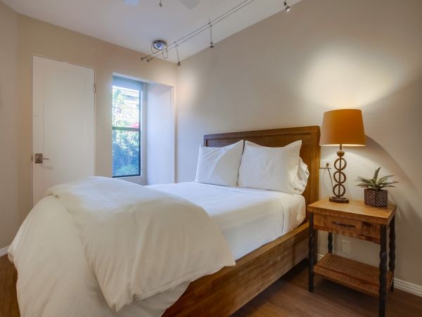 San Diego Beach Communities North Home 1012776