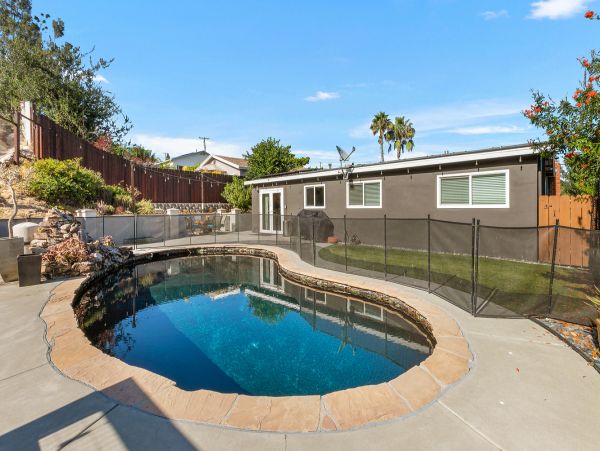 San Diego Beach Communities North Home 1012779
