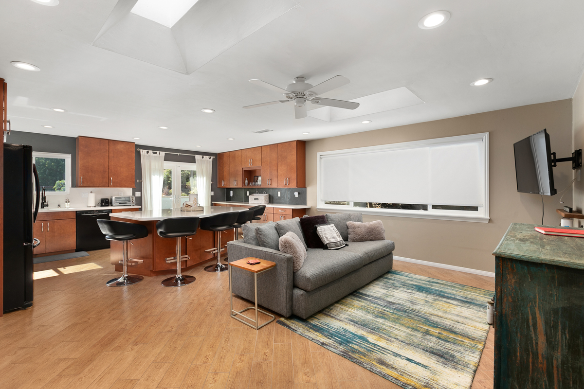 San Diego Beach Communities North Home 1012779
