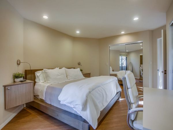 San Diego Beach Communities North Home 1012781