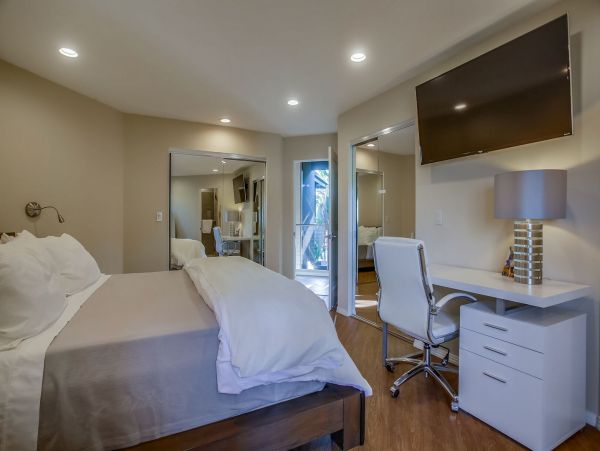San Diego Beach Communities North Home 1012781