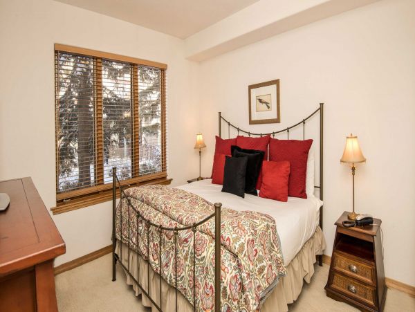 Charming Arrowhead 2 Bedroom Condo Sleeps 4