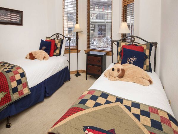 Charming Arrowhead 2 Bedroom Condo Sleeps 4