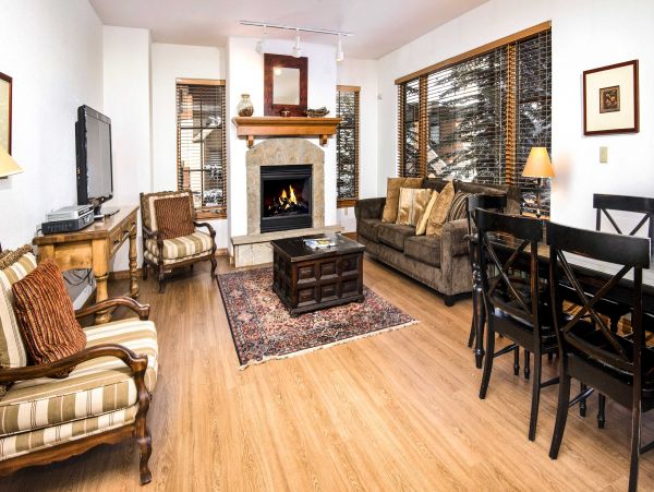 Charming Arrowhead 2 Bedroom Condo Sleeps 4