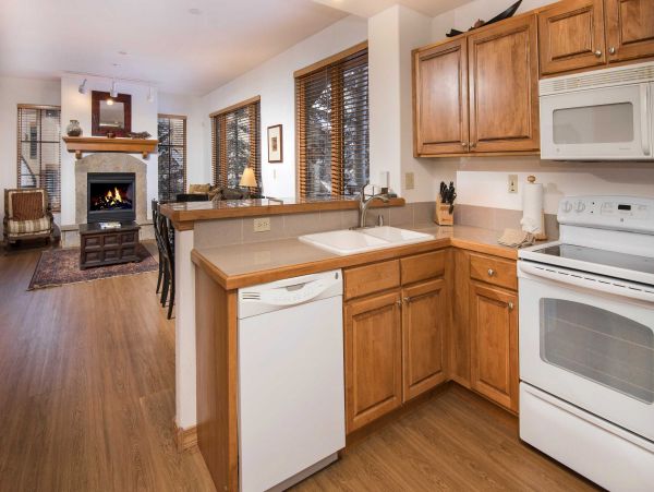 Charming Arrowhead 2 Bedroom Condo Sleeps 4