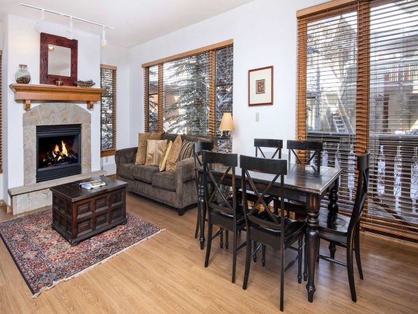Charming Arrowhead 2 Bedroom Condo Sleeps 4
