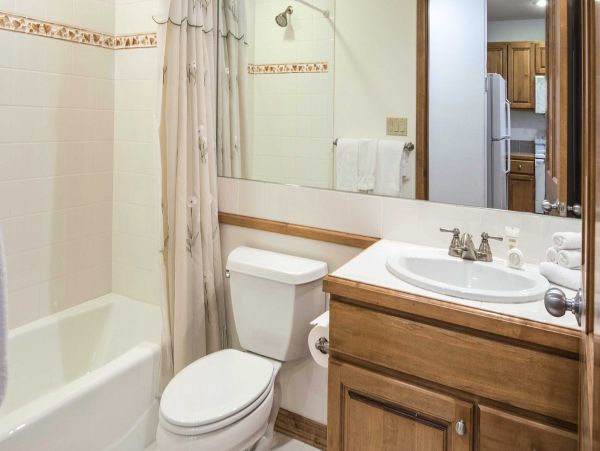 Charming Arrowhead 2 Bedroom Condo Sleeps 4