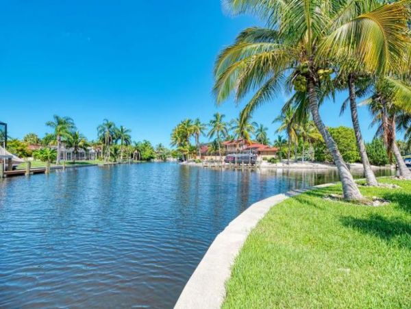 Canal Front Two Bedroom Vacation Home in Siesta Key