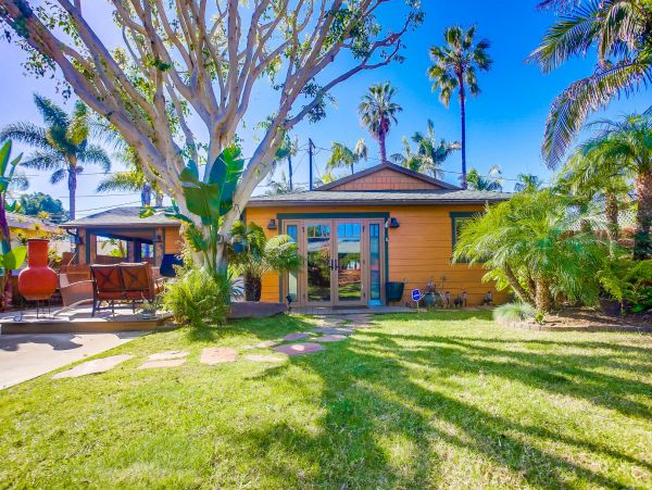 Oceanside Vacation Home Walk to Beach