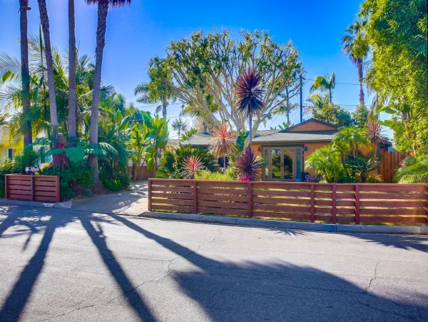 Oceanside Vacation Home Walk to Beach