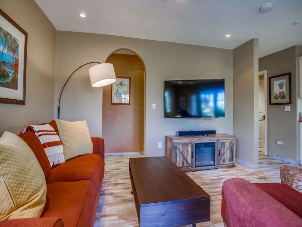 Oceanside Vacation Home Walk to Beach