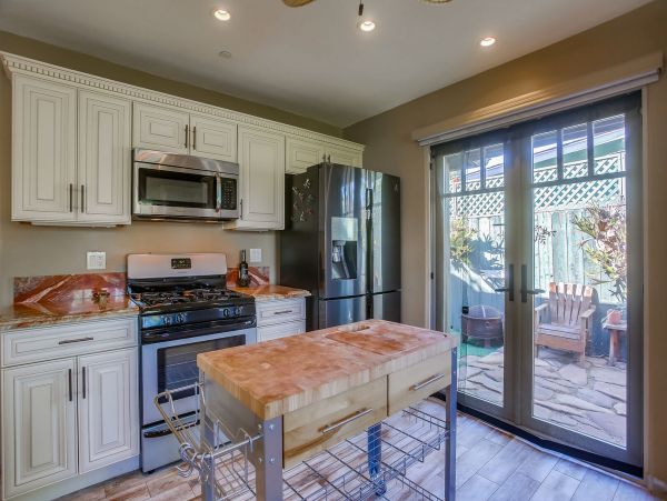 Oceanside Vacation Home Walk to Beach