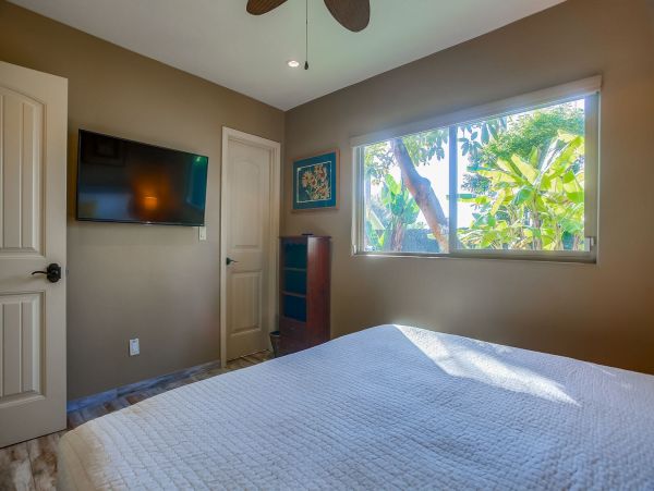 Oceanside Vacation Home Walk to Beach