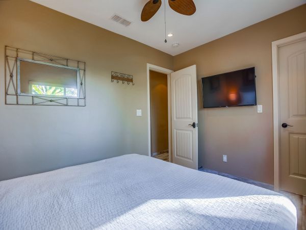 Oceanside Vacation Home Walk to Beach