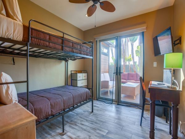 Oceanside Vacation Home Walk to Beach