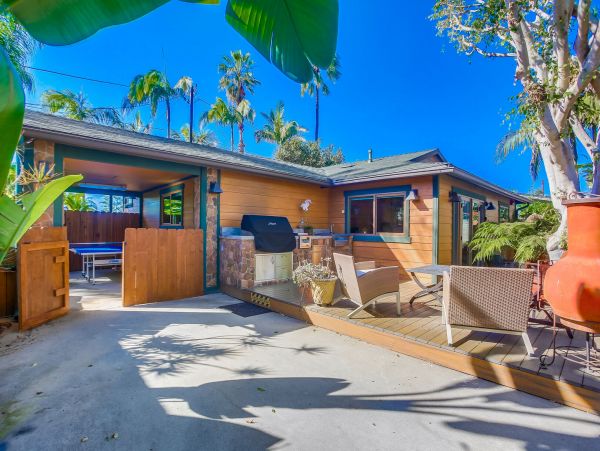 Oceanside Vacation Home Walk to Beach