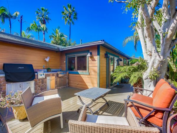 Oceanside Vacation Home Walk to Beach
