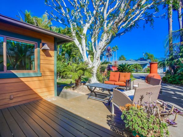 Oceanside Vacation Home Walk to Beach