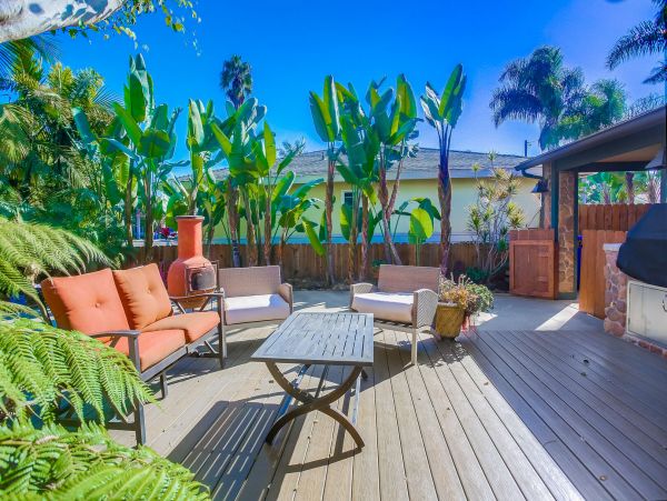 Oceanside Vacation Home Walk to Beach