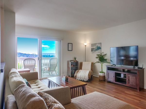 San Diego Beach Communities North Home 1012795