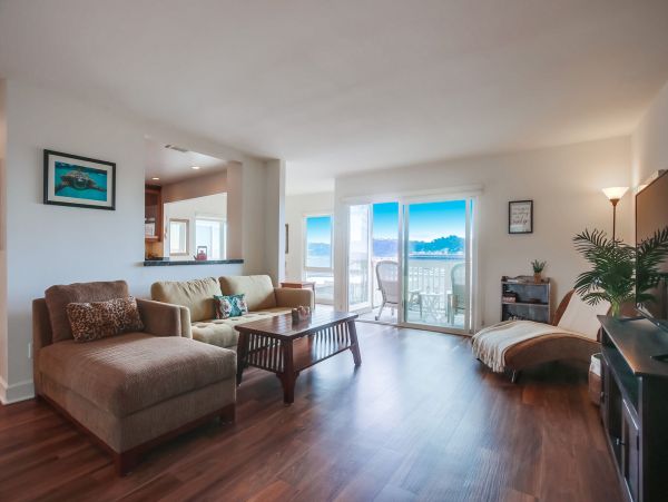 San Diego Beach Communities North Home 1012795