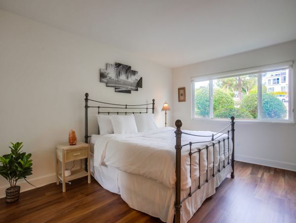San Diego Beach Communities North Home 1012795