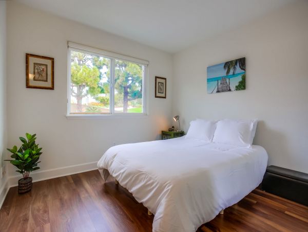San Diego Beach Communities North Home 1012795