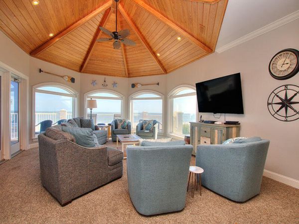 Luxury Beach House for 24 Guests Stunning North Forest Beach