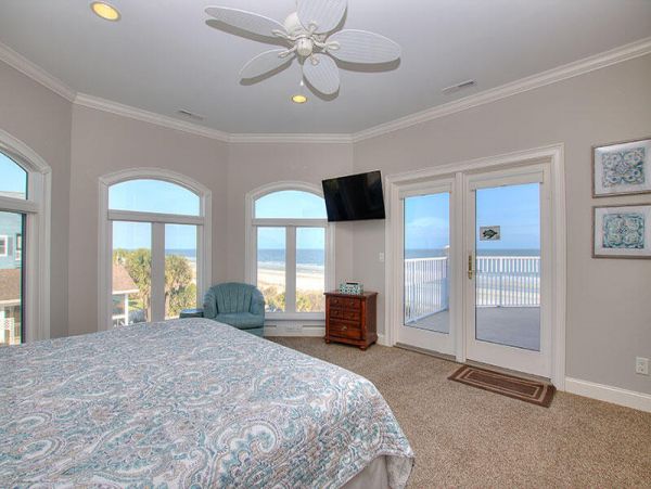 Luxury Beach House for 24 Guests Stunning North Forest Beach