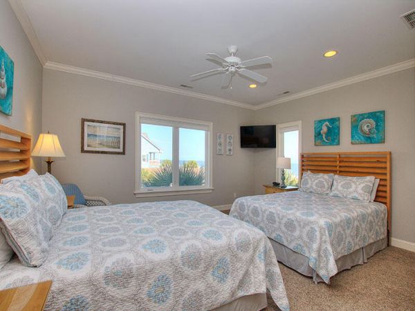 Luxury Beach House for 24 Guests Stunning North Forest Beach