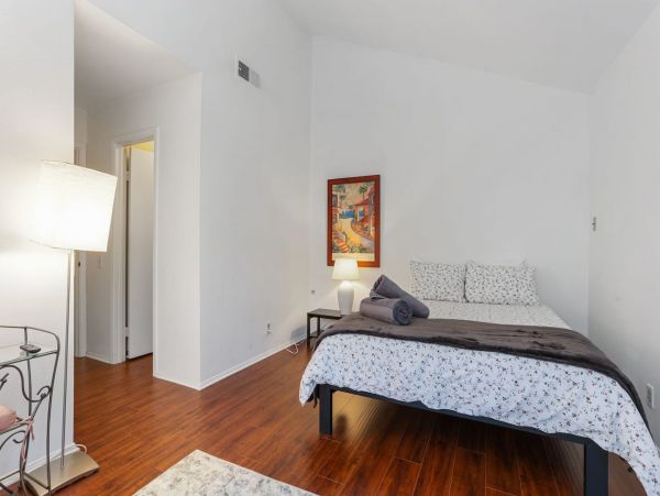 San Diego Beach Communities North Home 1012799