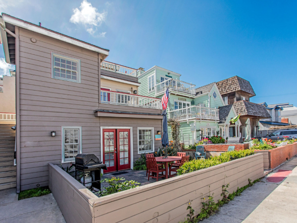 Beachfront 3 Bedroom Vacation Rental in Mission Beach
