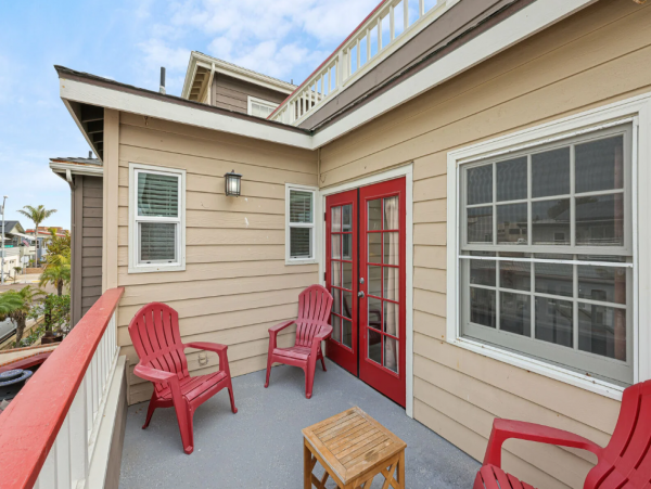 Beachfront 3 Bedroom Vacation Rental in Mission Beach