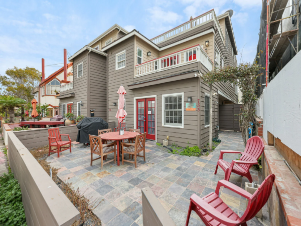 Beachfront 3 Bedroom Vacation Rental in Mission Beach
