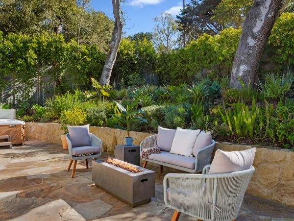 Two Bedroom beach cottage , steps to beach