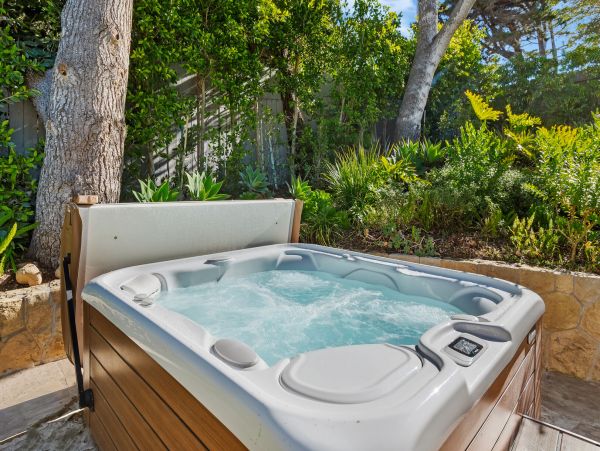 Two Bedroom beach cottage , steps to beach
