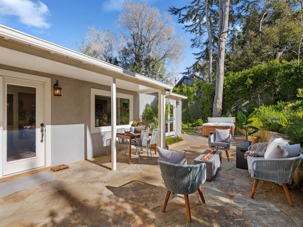 Two Bedroom beach cottage , steps to beach