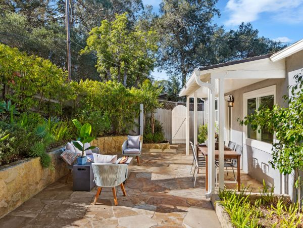 Two Bedroom beach cottage , steps to beach