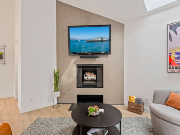 Renovated Two Bedroom Townhome walking distance to State Street, West Beach, The Harbor and the Funk