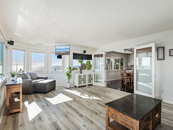Summerland Lovely Vacation Apartment Ocean Views
