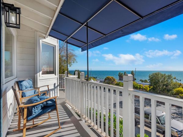 Summerland Lovely Vacation Apartment Ocean Views