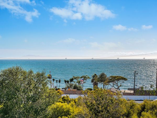 Summerland Lovely Vacation Apartment Ocean Views