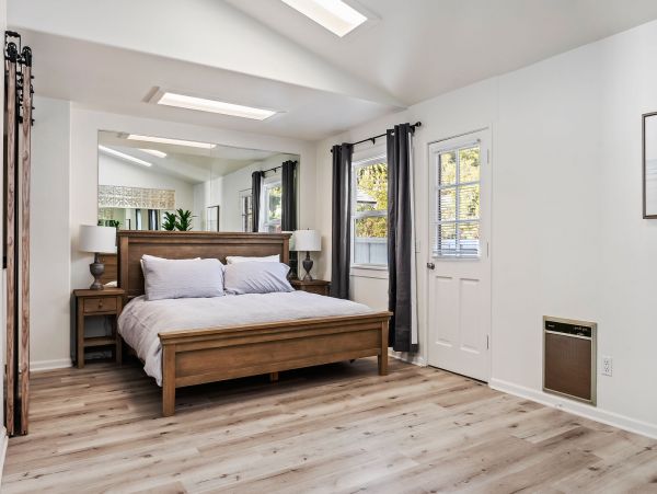 Summerland Lovely Vacation Apartment Ocean Views