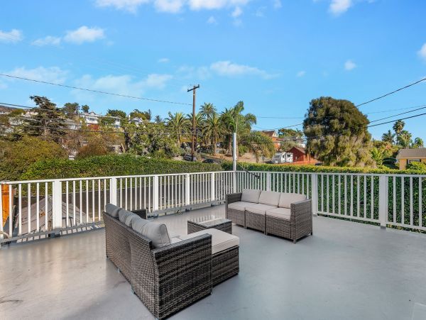 Summerland Lovely Vacation Apartment Ocean Views