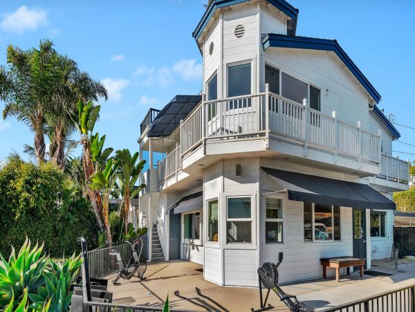 Summerland Lovely Vacation Apartment Ocean Views