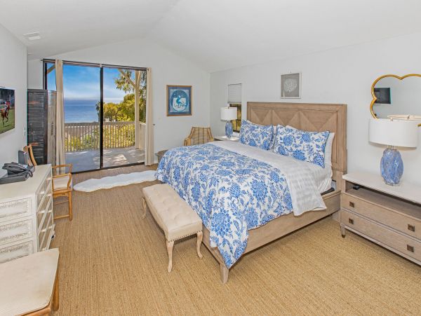 Summerland Vacation Home Four Bedroom Walk to Beach