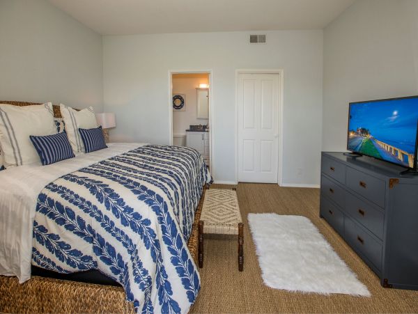 Summerland Vacation Home Four Bedroom Walk to Beach